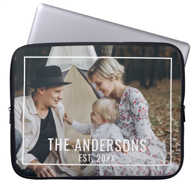 Aangepaste foto met familienaam en vastgesteld jaa laptop sleeve (Voorkant)