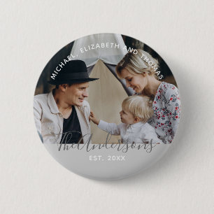 Aangepaste foto met familienaam en vastgesteld jaa ronde button 5,7 cm
