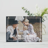 Aangepaste foto met familienaam feestdagenkaart (Staand voorkant)