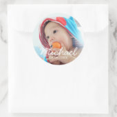 Aangepaste foto met naam en datum ronde sticker (Tas)