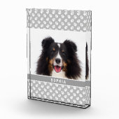 Aangepaste foto met witte poten op grijs & naam (Rechts)