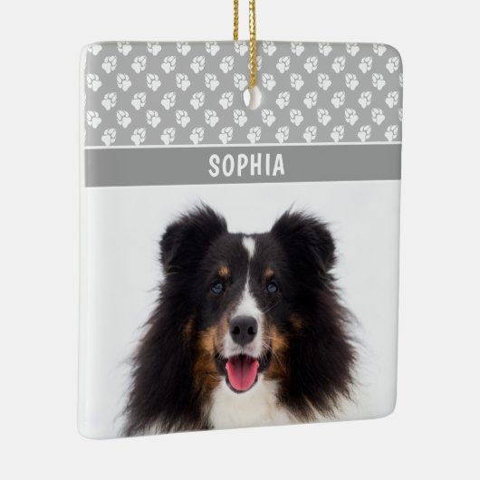 Aangepaste foto met witte poten op grijs & naam keramisch ornament (Rechts)