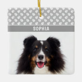 Aangepaste foto met witte poten op grijs & naam keramisch ornament (Voorkant)