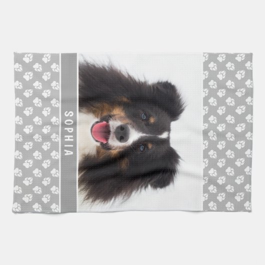 Aangepaste foto met witte poten op grijs & naam theedoek (Horizontaal)