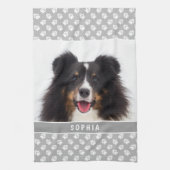 Aangepaste foto met witte poten op grijs & naam theedoek (Verticaal)