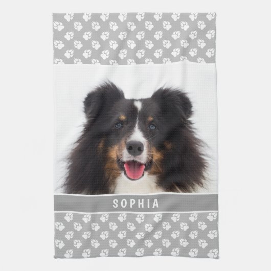 Aangepaste foto met witte poten op grijs & naam theedoek (Verticaal)