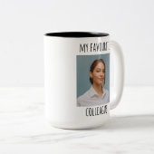 Aangepaste foto Mijn favoriete collega Tweekleurige Koffiemok (Voorkant rechts)