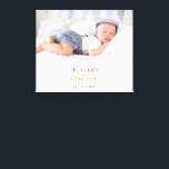 Aangepaste foto modern jongetje canvas afdruk<br><div class="desc">Voor een elegante doop,  genderneutraal. Een chique witte achtergrond. Personaliseer en voeg een landschapsfoto op de voorkant,  de naam van het kind en de datum van de doop. Zwarte en gouden letters.</div>