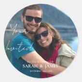 Aangepaste foto Moderne ontspannen bruiloft Ronde Sticker (Voorkant)