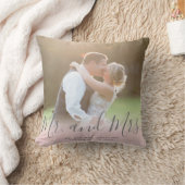 Aangepaste foto Mr. en Mrs. Pink Grey Script Weddi Kussen (Deken)