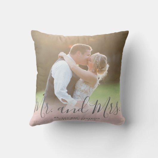 Aangepaste foto Mr. en Mrs. Pink Grey Script Weddi Kussen (Achterkant)