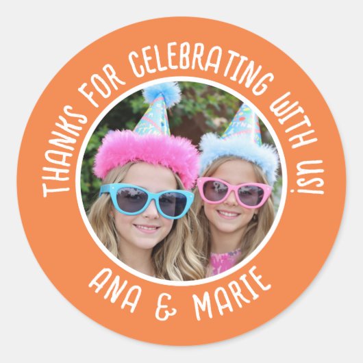 Aangepaste foto namen Dubbele verjaardag Dank u gu Ronde Sticker (Voorkant)