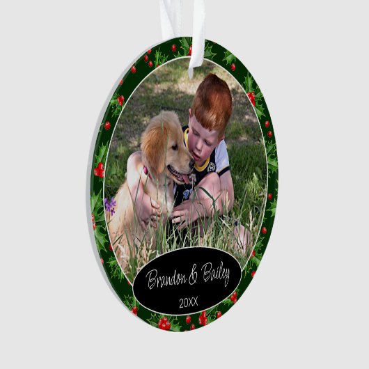 Aangepaste foto op rode bessen groene hulst patroo ornament (voorkant)