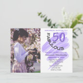 Aangepaste foto paarse "50 en geweldig" Feest Kaart (Staand voorkant)