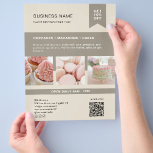 Aangepaste Foto QR Bakkerij Beige Flyer