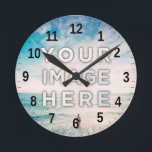 Aangepaste foto ronde klok<br><div class="desc">Upload uw foto en creëer uw persoonlijke wandklok! Maak je perfecte cadeau voor vrienden, echtpaar, kinderen en familie, creëer je beste decor. Wilt u dit strandlandschap kopen zonder het te personaliseren? Deze geweldige foto's van Frank Mckenna gemaakt in San Diego, Verenigde Staten, zijn beschikbaar. Klik enkel om "verder"aan te passen...</div>