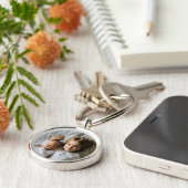 Aangepaste foto ronde metalen bedel sleutelhanger (Zijkant)