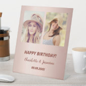 Aangepaste foto roos gouden vrienden verjaardag reclamebord met voetstuk (Insitu)