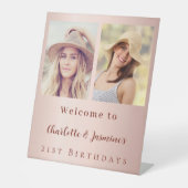 Aangepaste foto roos gouden vrienden verjaardagswe reclamebord met voetstuk (Voorkant)