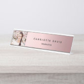 Aangepaste foto roze metalen monogram modern bureau naambordje (Voorkant)