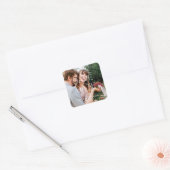 Aangepaste foto save the date met koppel foto vierkante sticker (Envelop)