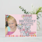 Aangepaste foto-spoiled Cat Birthday Party Invitat Kaart (Staand voorkant)