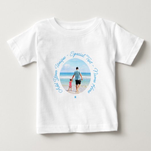 Aangepaste foto-tekst Baby T-Shirt je familiefoto' (Voorkant)