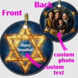 Aangepaste foto & tekst Happy Chanoeka, Davidster Keramisch Ornament<br><div class="desc">Maak kennis met het Chanoeka Star Ornament! Dit elegante ronde keramische ornament heeft een verbluffende Davidster in een stralende gouden tint tegen een diepblauwe achtergrond, die doet denken aan een sterrenhemel. Op de voorkant staat de tekst "Happy Chanoeka", die naar wens kan worden gepersonaliseerd, waardoor het een uniek en doordacht...</div>