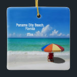 Aangepaste foto van Panama City Beach Keramisch Ornament<br><div class="desc">Als je dit jaar naar Panama City in Florida bent geweest, wil je je de reis herinneren met dit unieke kerstkeepasreis souvenir ornament met dit levendige fotografische afbeelding van de turquoise blauwe wateren, het witte zandstrand, en een rode strandparaplu en een roodelijke vleiertypografie. Gemakkelijk om met uw datum van reis...</div>