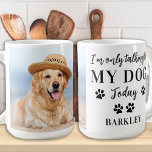 Aangepaste foto van Pet Ik praat alleen met mijn h Koffiemok<br><div class="desc">Ik praat vandaag alleen maar met mijn hond! Verrassend je favoriete hondenliefhebber deze Moederdag, Kerstmis of haar verjaardag met deze superschattige persoonlijke foto-mok. Pas deze mok van hondenliefhebber aan met de favoriete foto's van uw hond, en naam en tekst. Dubbelzijdig - u kunt verschillende foto's op elke kant of het...</div>