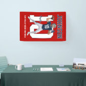 Aangepaste foto van senior voetballer met rugnumme spandoek (Beurs)