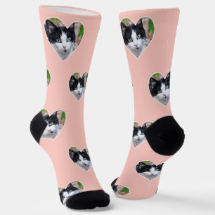Aangepaste foto van tuxedo kat op lichtroze sokken