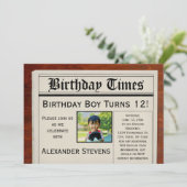 Aangepaste foto Verjaardagsfeest Uitnodiging krant (Staand voorkant)