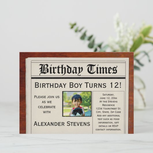 Aangepaste foto Verjaardagsfeest Uitnodiging krant (Staand voorkant)