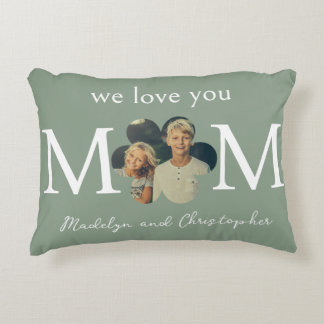 Aangepaste foto We Love You Mama op saliegroen Accent Kussen