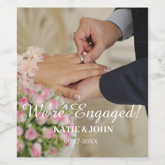 Aangepaste foto We zijn verloofd Trouwfeest Favors Wijn Etiket (Enkel label)