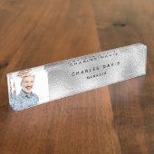 Aangepaste foto zilveren monogram modern naambordje (Zijkant)