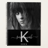 Aangepaste foto zwart wit monogram 2025 planner (Voorkant)