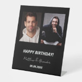 Aangepaste foto zwart wit vrienden verjaardag reclamebord met voetstuk (Voorkant)