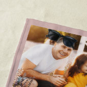 Aangepaste fotofamilie vrienden Modern Fun Blush Strandlaken (In situ)