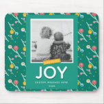 Aangepaste fotofeestdagen kiezen Joy Muismat<br><div class="desc">Dit ontwerp is heel mooi en modern en heeft een originele bessenillustratie in groen,  geel,  roze en blauw met de woorden "Choosing Joy". Het bericht,  het Jaar,  en de Foto zijn klantgericht. Deel van een collectie van Parcel Studios.</div>