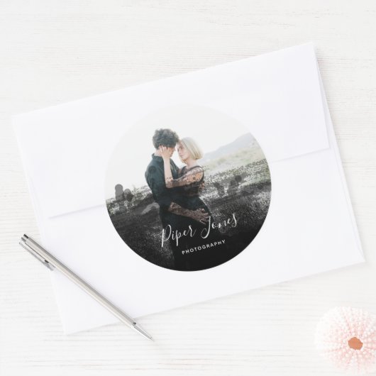 Aangepaste fotografie zwarte Abstracte fotograaf C Ronde Sticker (Envelop)