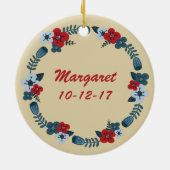 Aangepaste Fotonaam Datum Scandinavische Bloemenkr Keramisch Ornament (Achterkant)