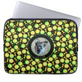 Aangepaste fotonaam Fun Tennis Balls Dog Botten Laptop Sleeve (Voorkant)