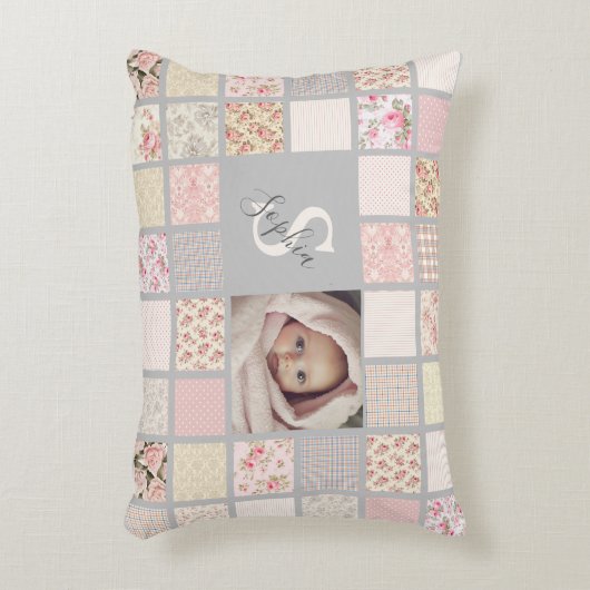 Aangepaste fotonaam Monogram Pink Patchwork Accent Kussen (Voorkant(Verticaal))