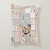 Aangepaste fotonaam Monogram Roze Patchwork Accent Kussen (Voorkant(Verticaal))