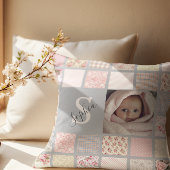 Aangepaste Fotonaam Monogram Roze Patchwork Kussen