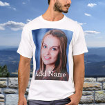 Aangepaste fotonaamtekst Aangepast T-shirt<br><div class="desc">Upload uw foto, voeg een naam of een tekst toe, en creëer gemakkelijk uw gepersonaliseerde foto t-shirt toe. Klik OP AANPASSEN om de tekstkleur te wijzigen. U kunt dit ONTWERP overdragen op andere Zazzle producten en het aanpassen om de meeste Zazzle punten te passen. U kunt VERDER AANPASSEN ook klikken...</div>