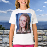 Aangepaste fotonaamtekst Aangepast T-shirt<br><div class="desc">Upload uw foto, voeg een naam of een tekst toe, en creëer gemakkelijk uw gepersonaliseerde foto t-shirt toe. Klik OP AANPASSEN om de tekstkleur te wijzigen. U kunt dit ONTWERP overdragen op andere Zazzle producten en het aanpassen om de meeste Zazzle punten te passen. U kunt VERDER AANPASSEN ook klikken...</div>