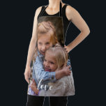 Aangepaste fototemplate Familie Liefde Script Schort<br><div class="desc">Dit ontwerp kan worden gepersonaliseerd door de optie "aanpassen" te kiezen om tekst toe te voegen of andere wijzigingen aan te brengen.</div>